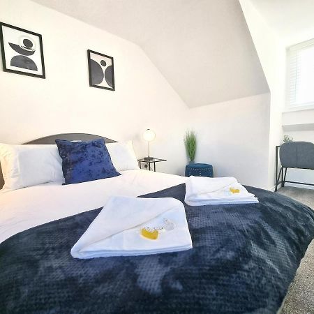Stylish 3 Bedrooms & 2 Bathrooms House, Free Parking On Premises! CBG Exteriér fotografie