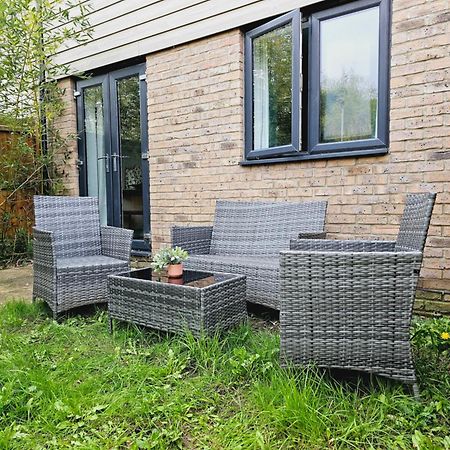 Stylish 3 Bedrooms & 2 Bathrooms House, Free Parking On Premises! CBG Exteriér fotografie