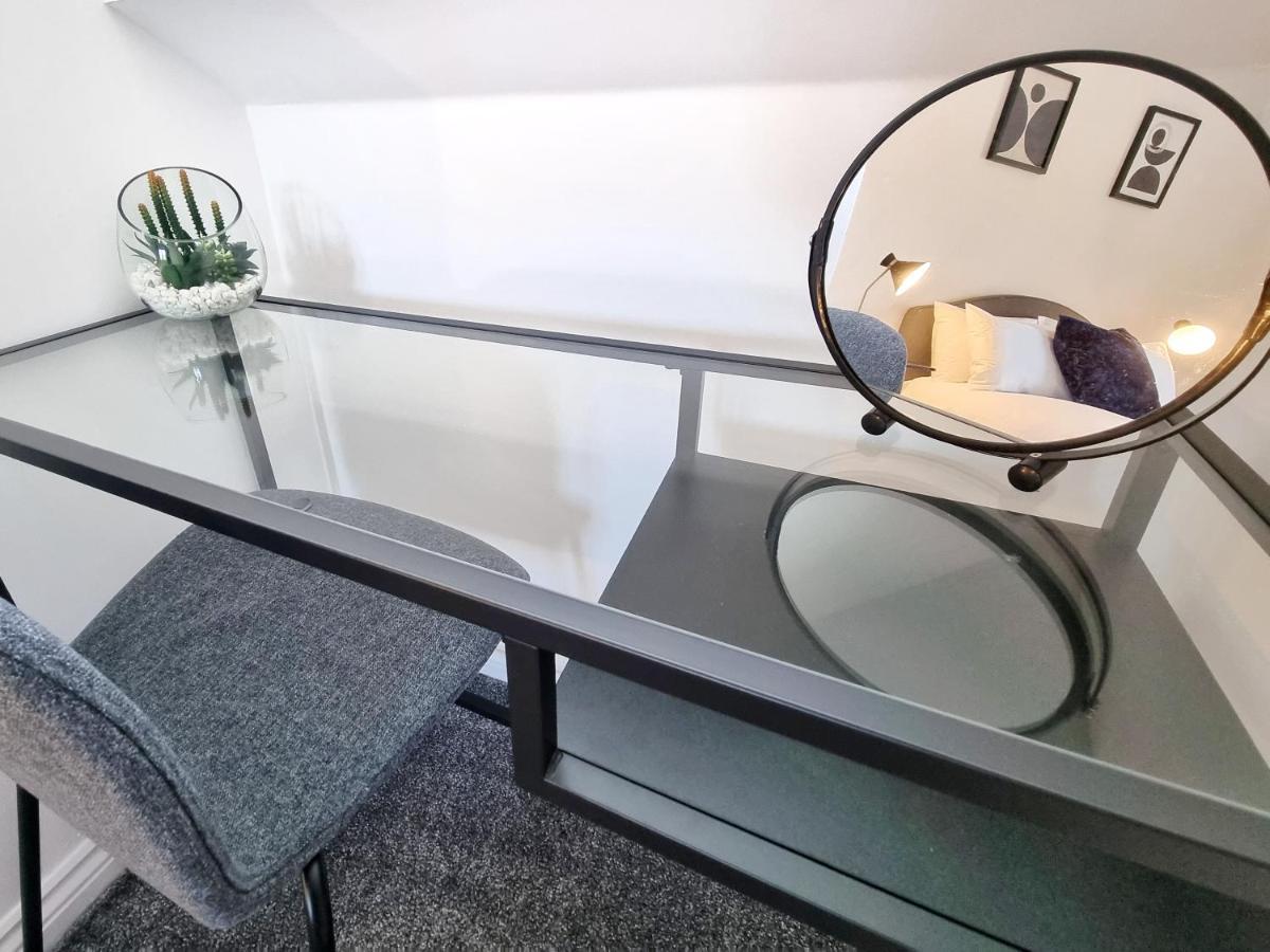 Stylish 3 Bedrooms & 2 Bathrooms House, Free Parking On Premises! CBG Exteriér fotografie