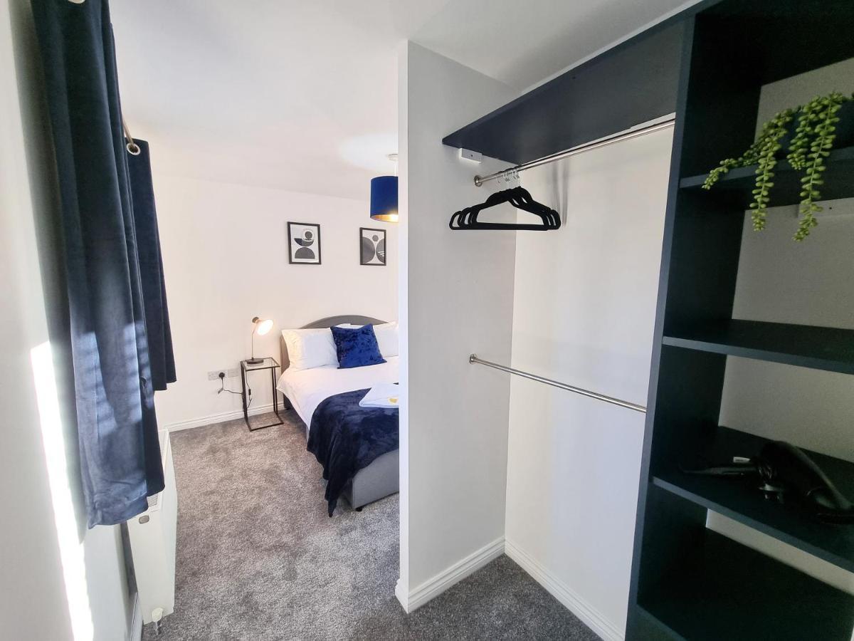 Stylish 3 Bedrooms & 2 Bathrooms House, Free Parking On Premises! CBG Exteriér fotografie