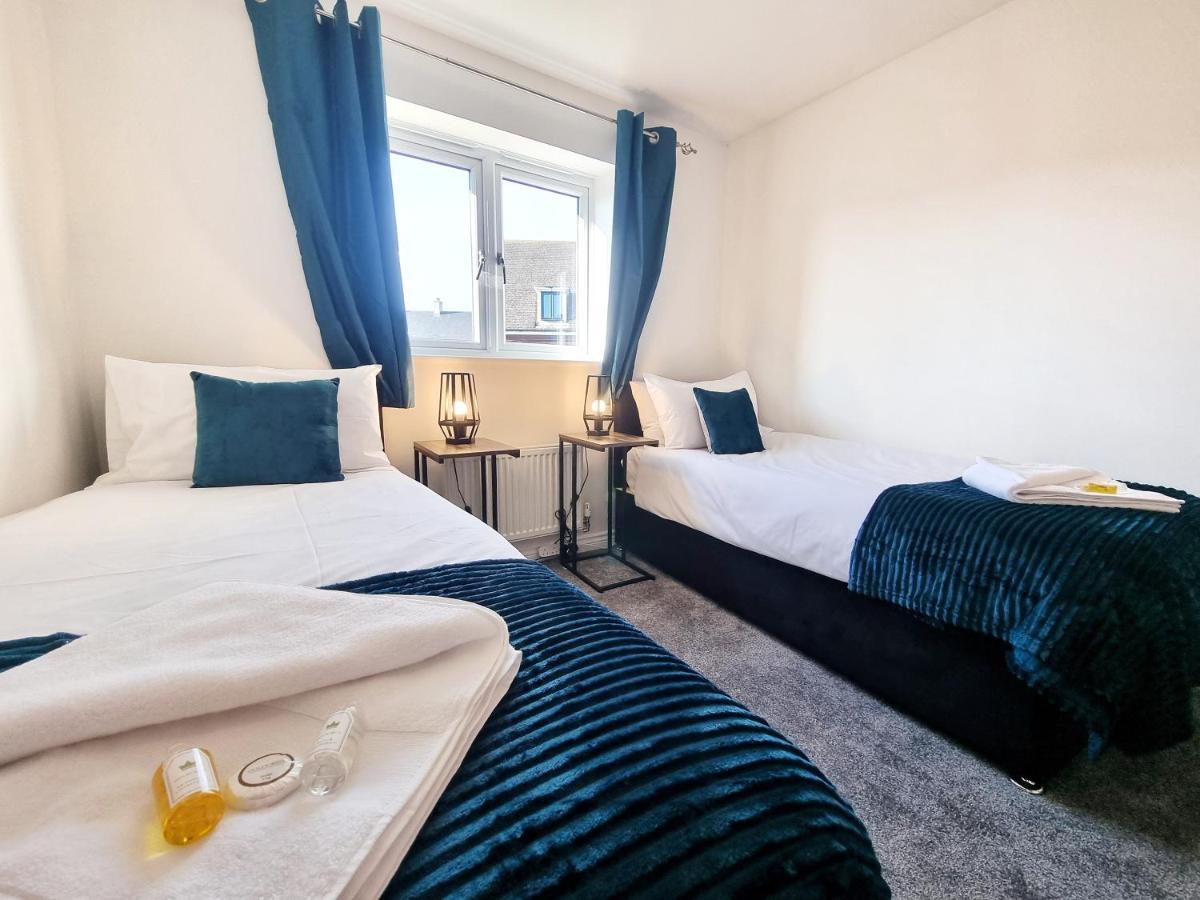 Stylish 3 Bedrooms & 2 Bathrooms House, Free Parking On Premises! CBG Exteriér fotografie