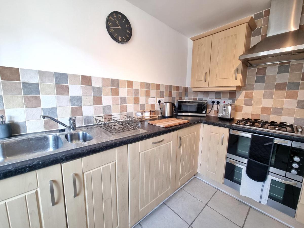 Stylish 3 Bedrooms & 2 Bathrooms House, Free Parking On Premises! CBG Exteriér fotografie