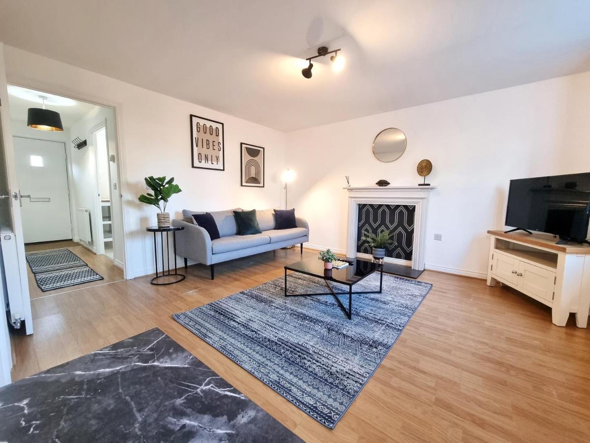 Stylish 3 Bedrooms & 2 Bathrooms House, Free Parking On Premises! CBG Exteriér fotografie