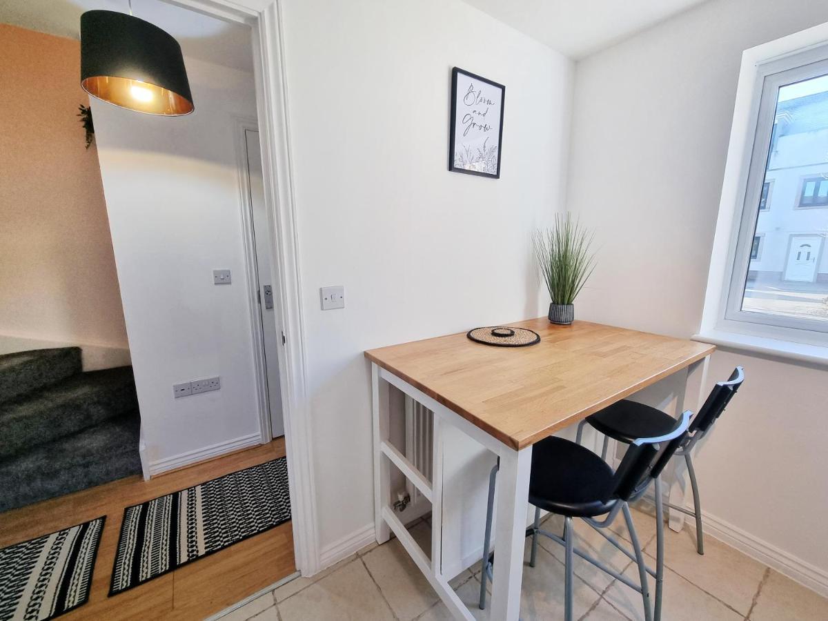 Stylish 3 Bedrooms & 2 Bathrooms House, Free Parking On Premises! CBG Exteriér fotografie