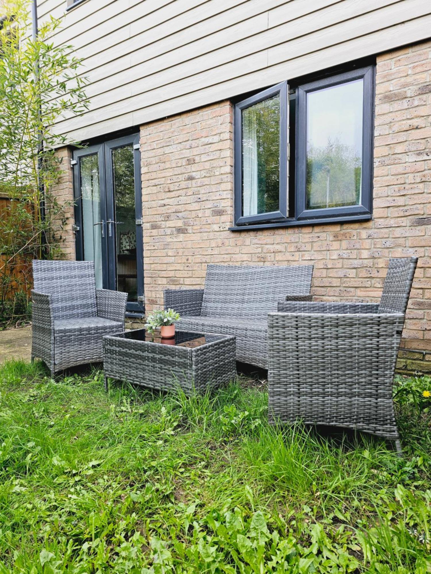 Stylish 3 Bedrooms & 2 Bathrooms House, Free Parking On Premises! CBG Exteriér fotografie